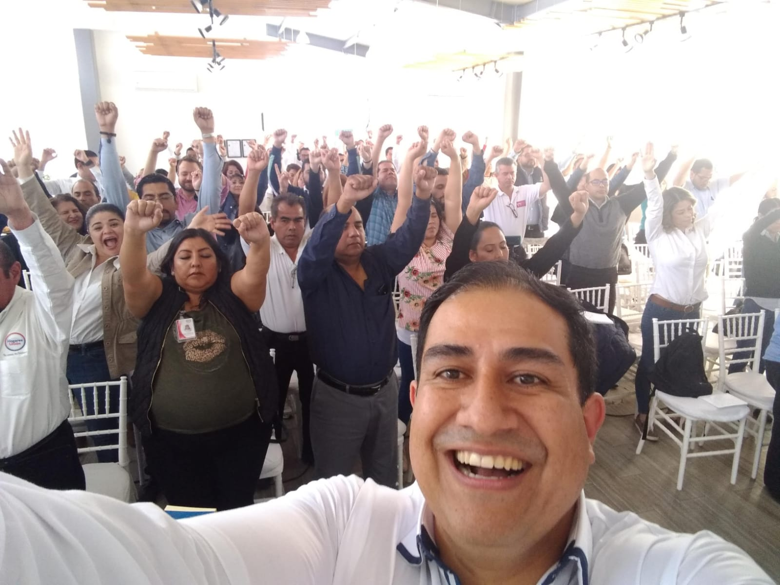 Participantes en una dinámica dirigida por Rafael Domínguez